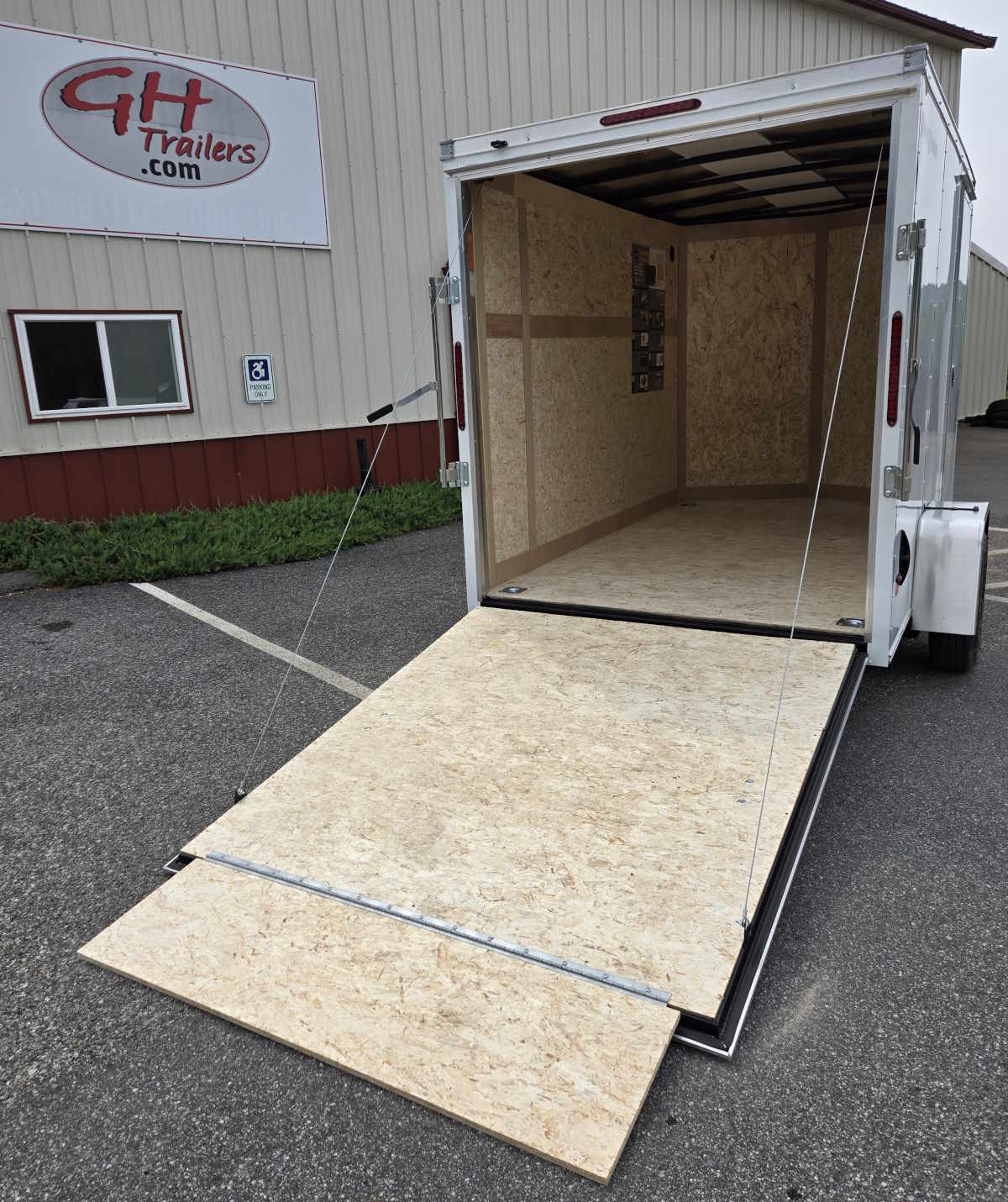 26_WC_6x12_RAMP_&_EXT_WHITE.jpg