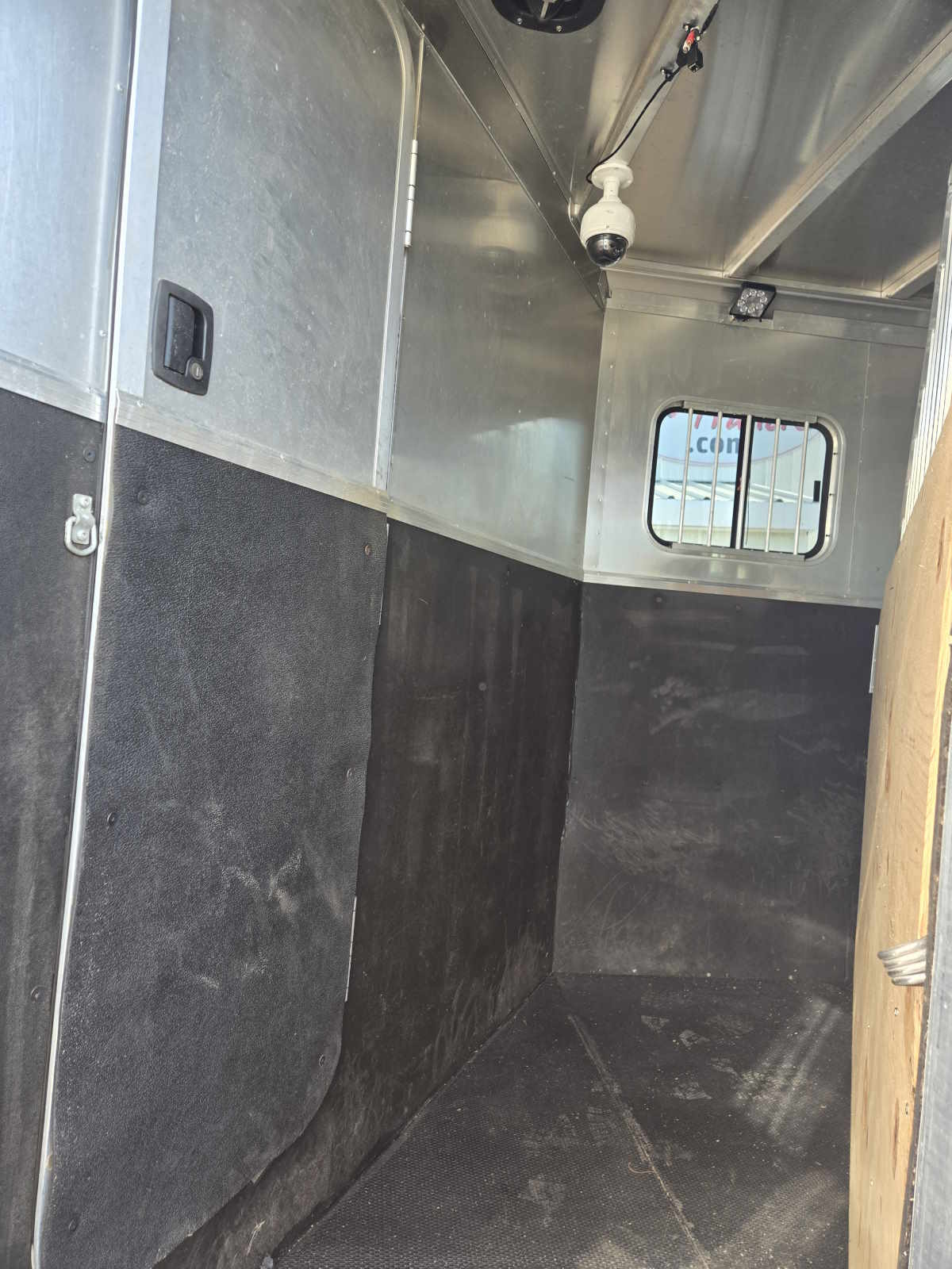 USED_58201_TACK.jpg USED_58201_TACK.jpg